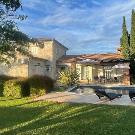 Villa Melissa - Istrisches Steinhaus Mit Pool In Guter Lage Sveti Lovreč Pazenatički Eksteriør bilde
