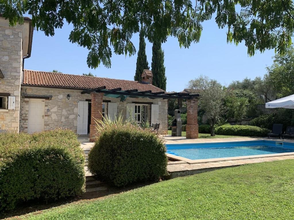 Villa Melissa - Istrisches Steinhaus Mit Pool In Guter Lage Sveti Lovreč Pazenatički Eksteriør bilde